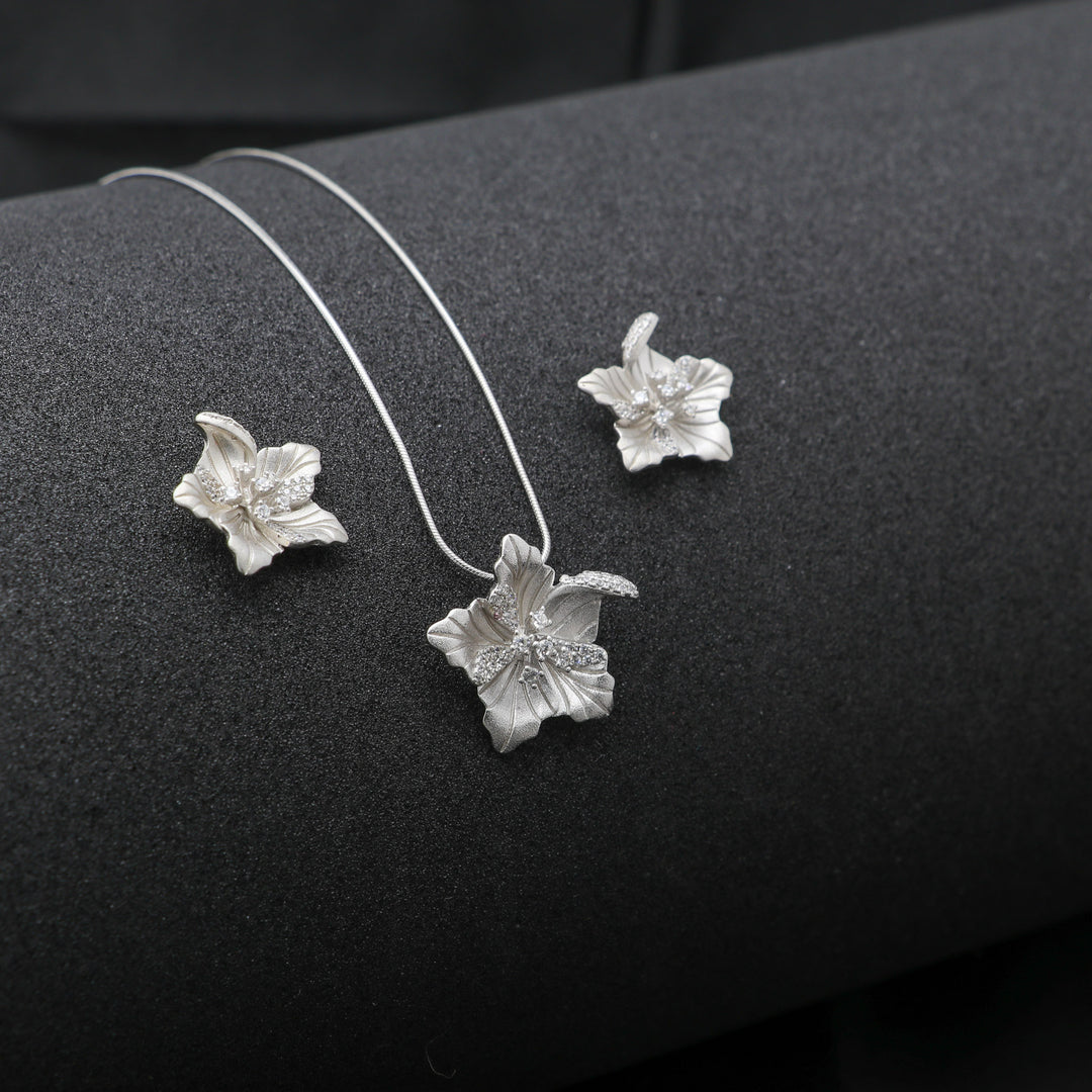 Petals bloomed, charming flower pendant with matching earrings Silver Jewellery set