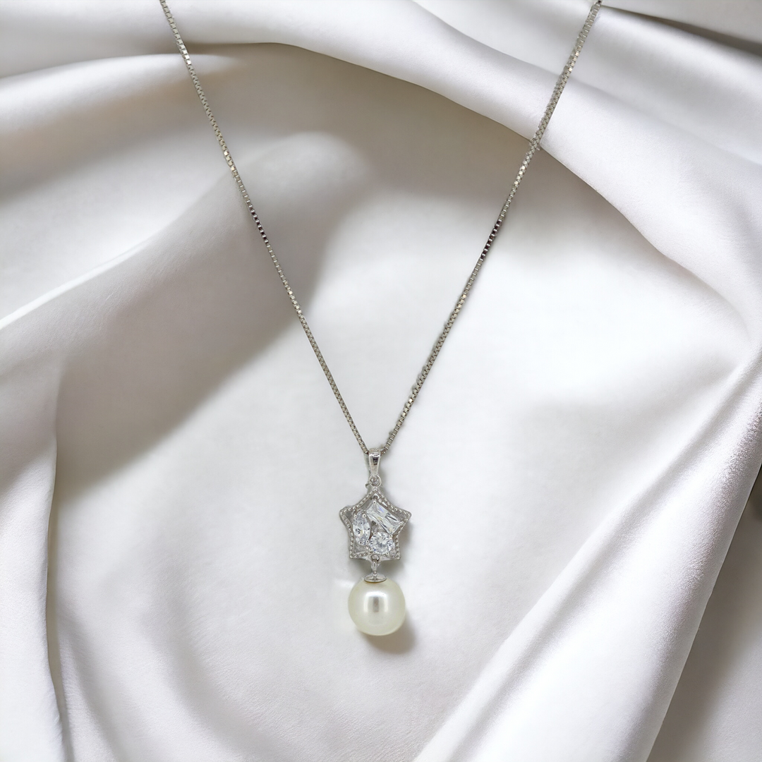 925 silver pendant with chain - "Style, simplicity, and sophistication – all in one stunning silver pendant with pearl"