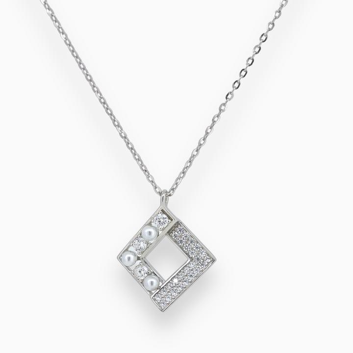 925 silver pendant with chain - A touch of silver, a world of elegance. Discover the beauty of simplicity with BeSilver."