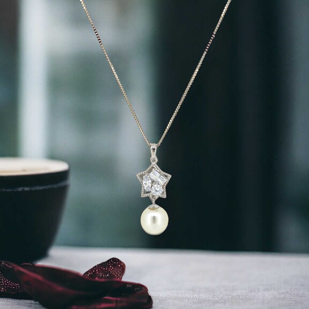 925 silver pendant with chain - "Style, simplicity, and sophistication – all in one stunning silver pendant with pearl"